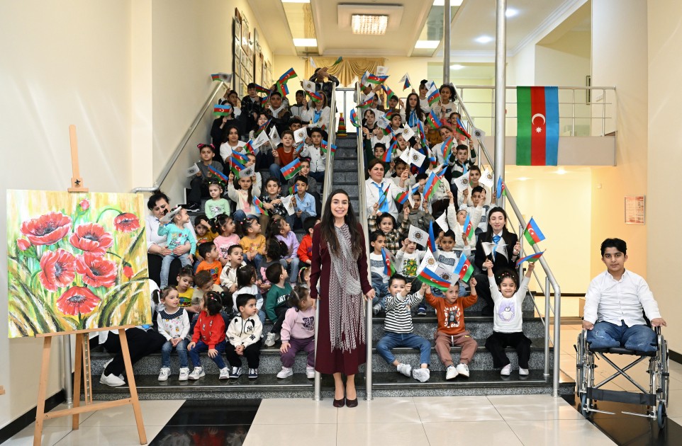 Mehriban Əliyeva və Leyla Əliyeva körpələr evində olublar - FOTOLAR