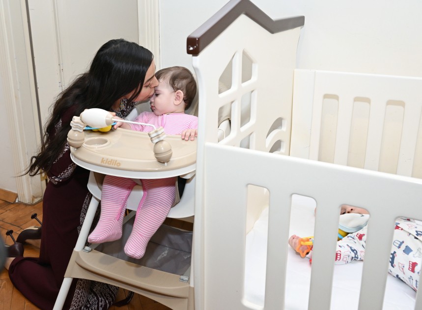 Mehriban Əliyeva və Leyla Əliyeva körpələr evində olublar - FOTOLAR