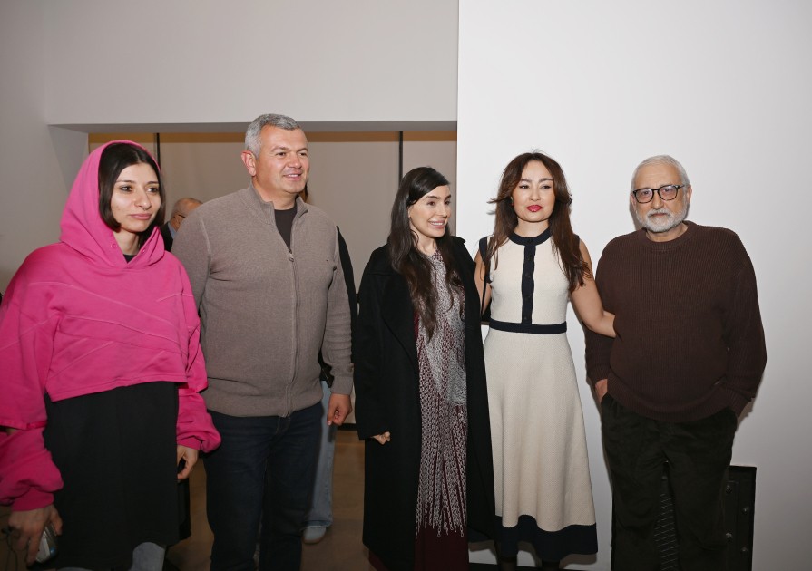 Leyla Əliyeva “YARAT”da sərginin açılışına qatıldı - FOTOLAR