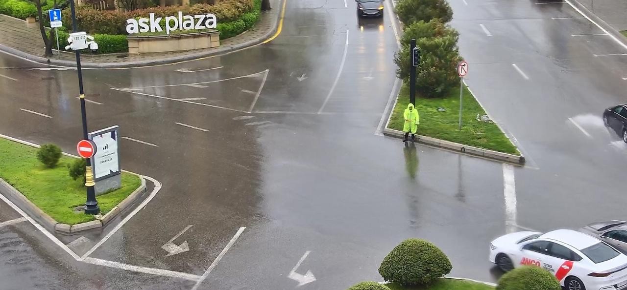 Hava ilə əlaqədar svetoforların işində problemlər yaranır - FOTOLAR