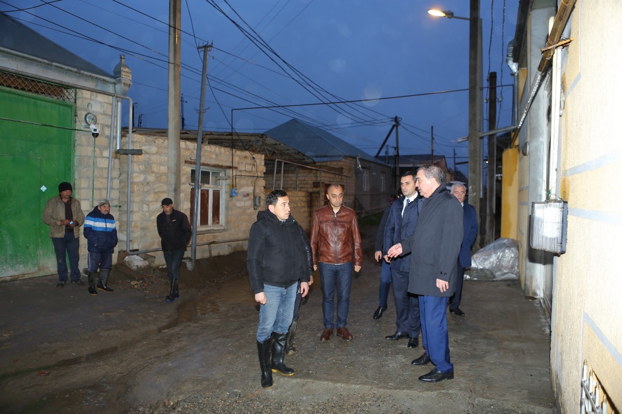 Niyazi Bayramov yağışın yol açdığı fəsadlara yerində baxış keçirib - FOTOLAR