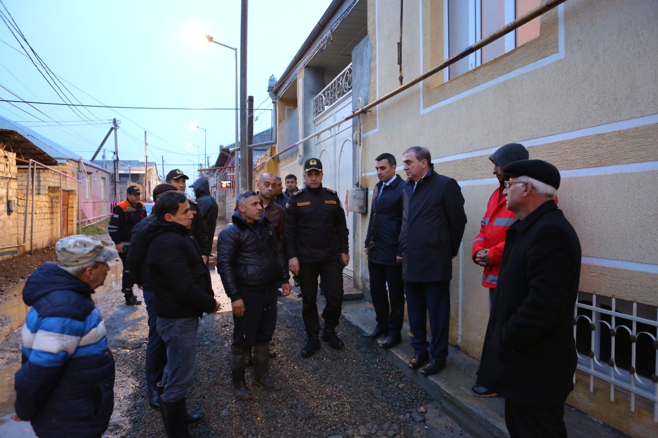 Niyazi Bayramov yağışın yol açdığı fəsadlara yerində baxış keçirib - FOTOLAR