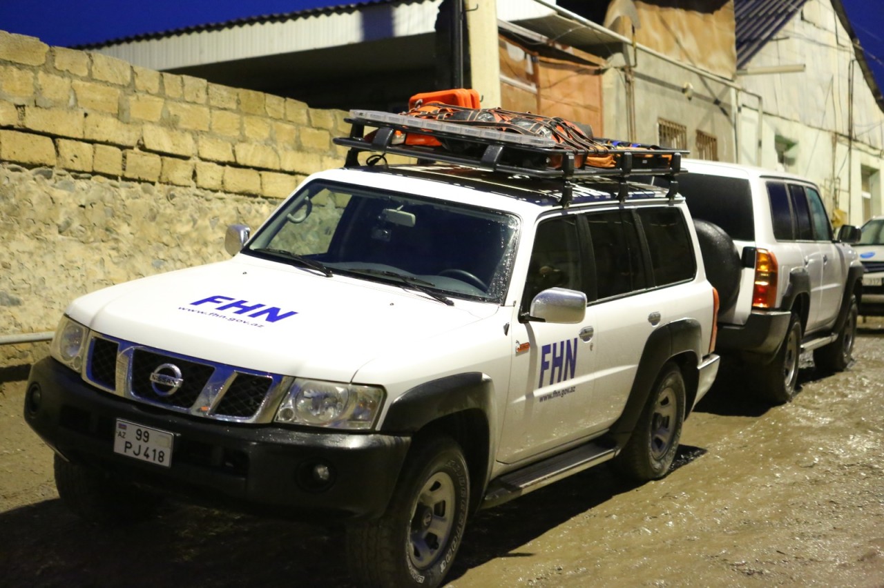 Niyazi Bayramov yağışın yol açdığı fəsadlara yerində baxış keçirib - FOTOLAR