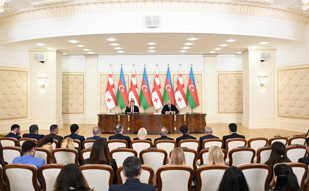 Prezidentlər mətbuata bəyanatlarla çıxış etdilər - FOTOLAR (YENİLƏNİB)