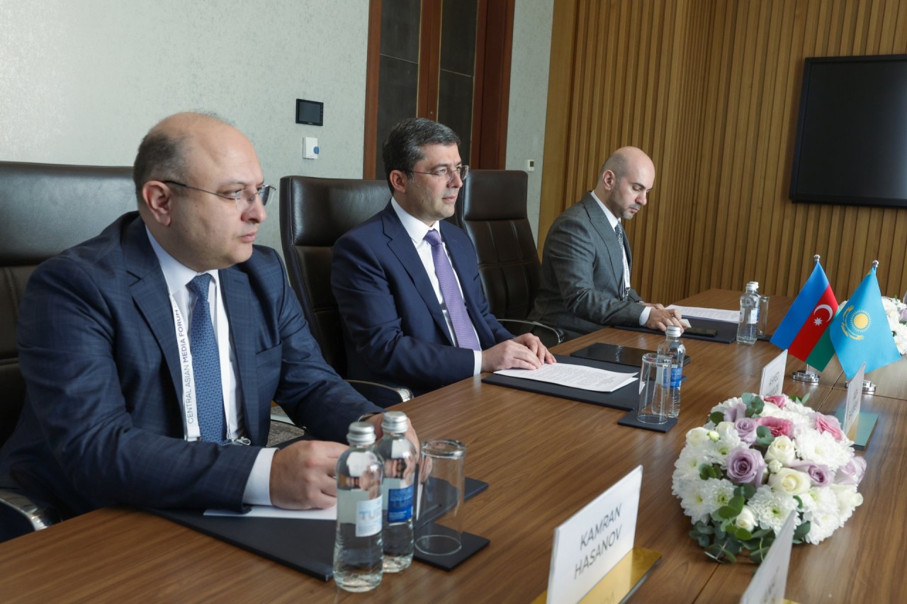 Əhməd İsmayılov Qazaxıstanın mədəniyyət və informasiya naziri ilə görüşdü - FOTOLAR