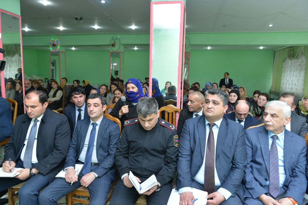 Taleh Qaraşov kənd sakinlərinin problemlərini dinlədi - FOTOLAR