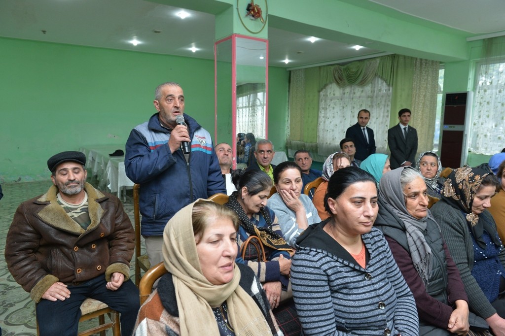 Taleh Qaraşov kənd sakinlərinin problemlərini dinlədi - FOTOLAR