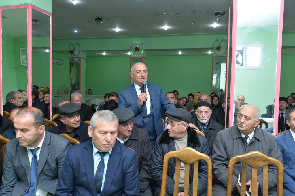 Taleh Qaraşov kənd sakinlərinin problemlərini dinlədi - FOTOLAR