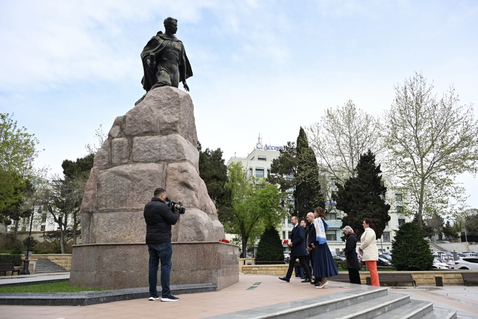 Sloveniya Baş nazirinin müavini Şəhidlər xiyabanını ziyarət etdi - FOTOLAR
