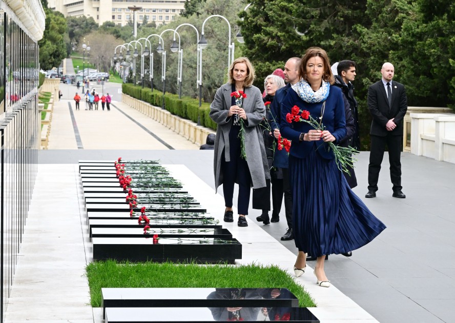 Sloveniya Baş nazirinin müavini Şəhidlər xiyabanını ziyarət etdi - FOTOLAR