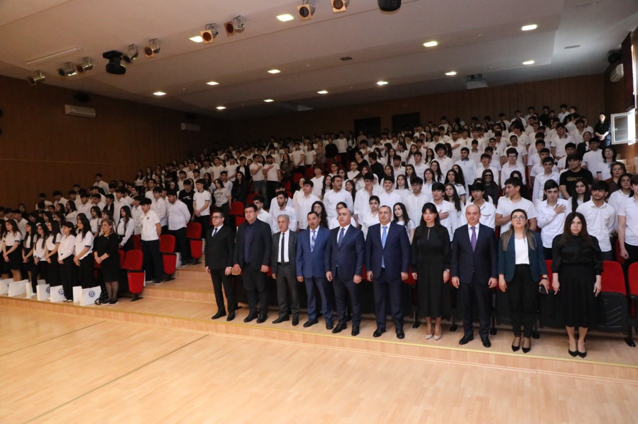 İcra başçısı Adil Əliyev növbəti dəfə gənclərlə görüşüb - FOTOLAR