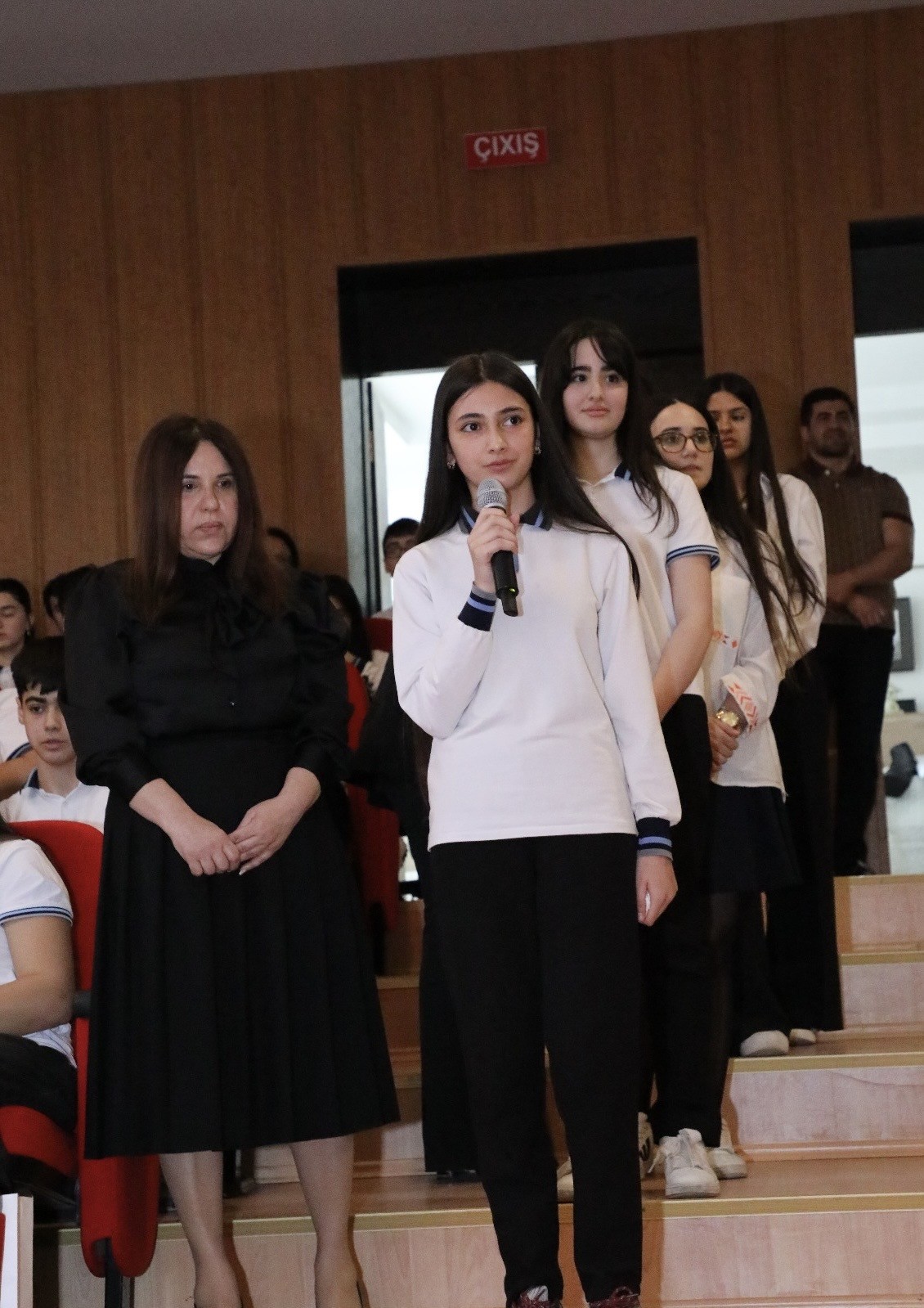 İcra başçısı Adil Əliyev növbəti dəfə gənclərlə görüşüb - FOTOLAR