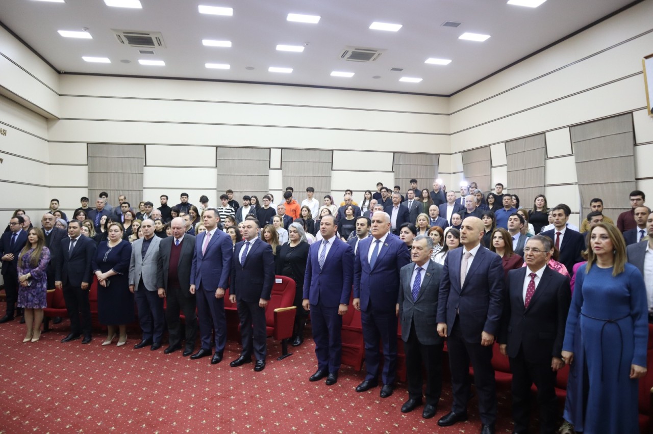 YAP Yasamal rayon təşkilatında “Səhnəarxası görüşlər” kitabının təqdimatı oldu - FOTOLAR