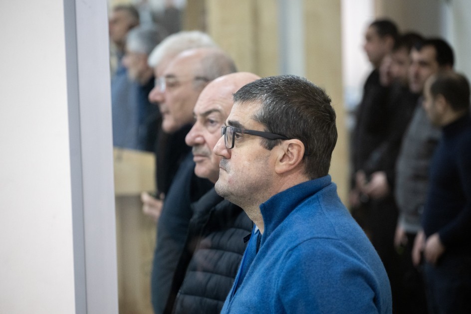 "İnsanların barmaqlarını, meyitlərin qulaqlarını kəsirdilər" - Xocalı qatili olduğunu etiraf etdi