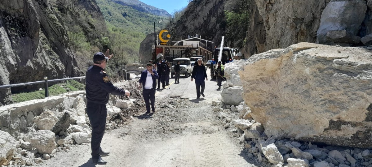 Qubadakı qaya uçqununun VİDEOSU (YENİLƏNİB)