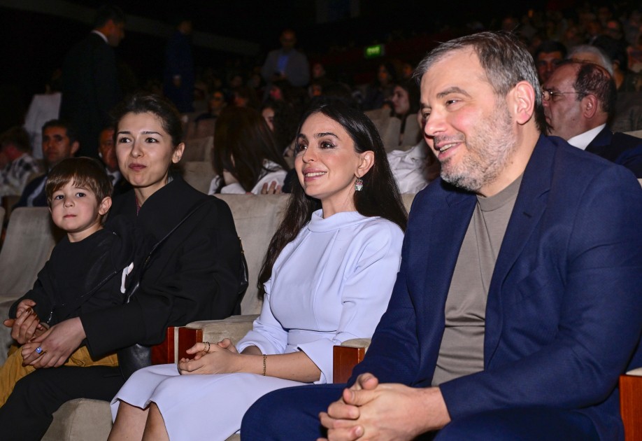 Leyla Əliyeva “Zoluşka”nı izlədi - FOTOLAR