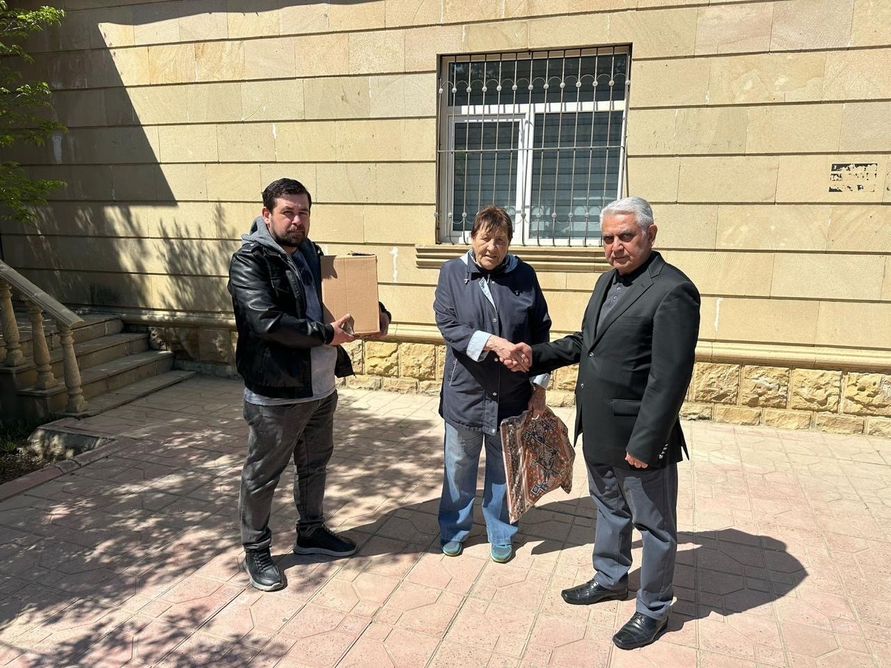 Qaradağda bayram sovqatları paylanılıb - FOTOLAR