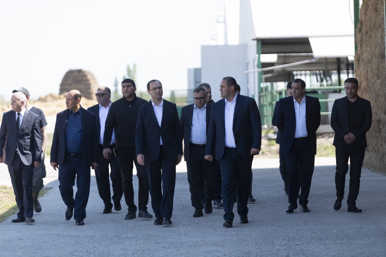 Nazir bu rayonlardakı təsərrüfatların fəaliyyəti ilə tanış olub - FOTOLAR