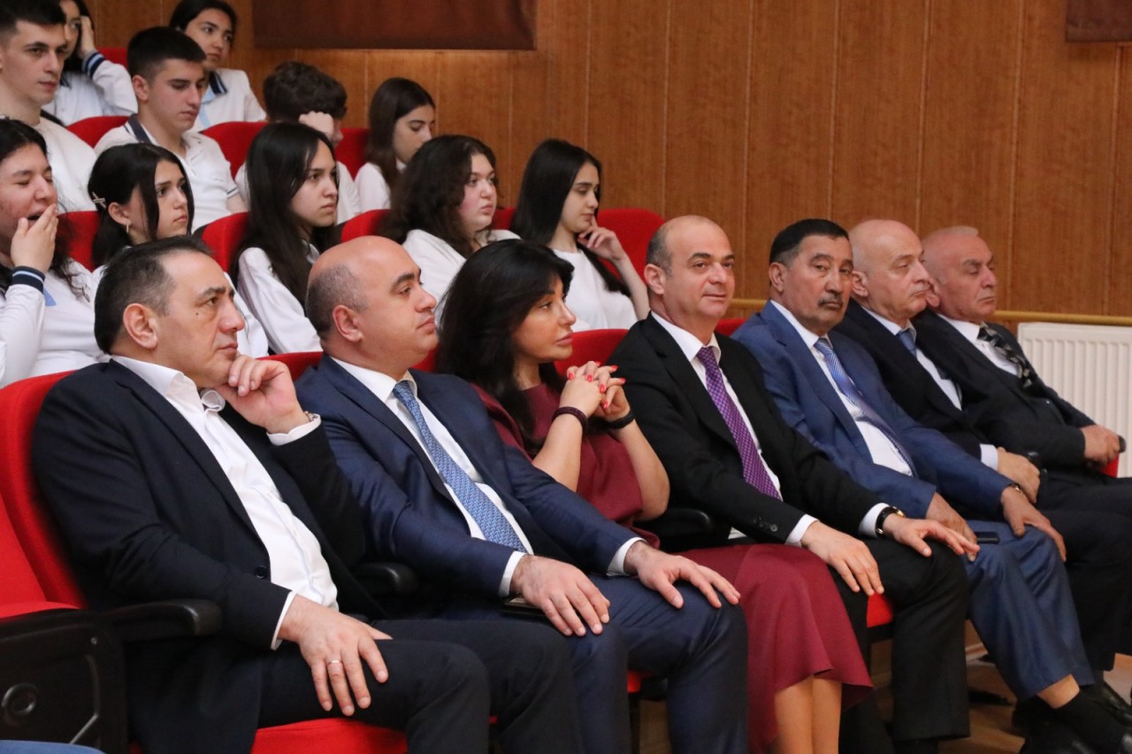 İcra başçısı Adil Əliyevin gənclərlə görüşləri davam edir - FOTOLAR
