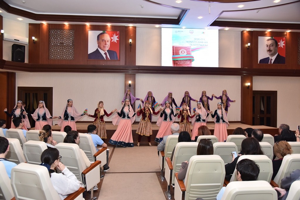 YAP Nəsimi rayon təşkilatı esse müsabiqəsinin qaliblərini mükafatlandırdı - FOTOLAR