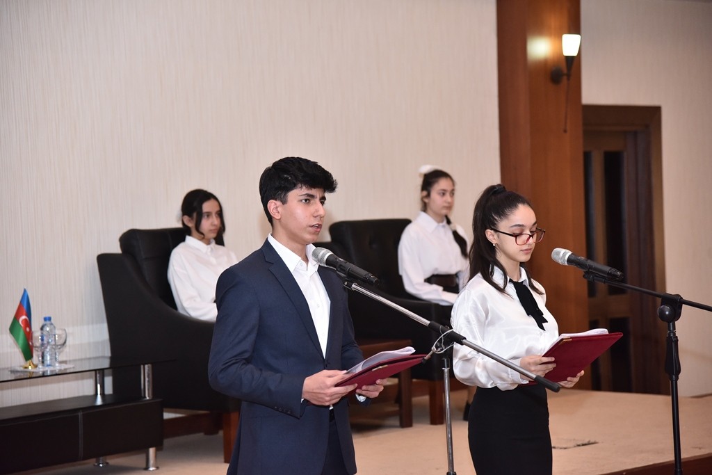 YAP Nəsimi rayon təşkilatı esse müsabiqəsinin qaliblərini mükafatlandırdı - FOTOLAR
