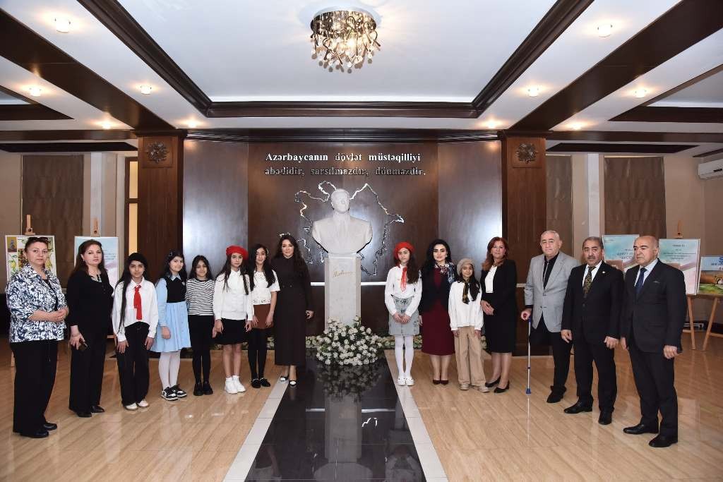 YAP Nəsimi rayon təşkilatı esse müsabiqəsinin qaliblərini mükafatlandırdı - FOTOLAR