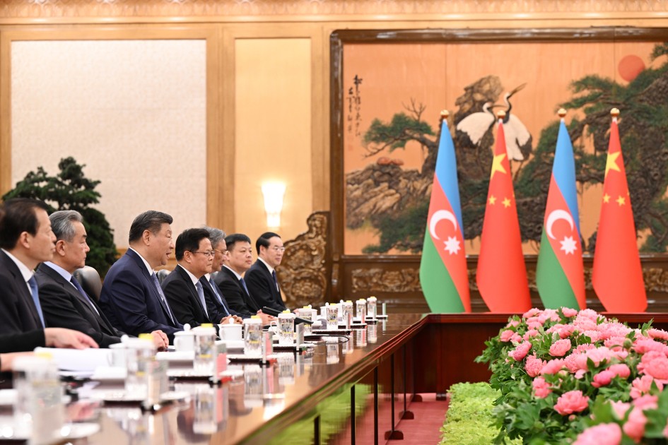 İlham Əliyev Si Cinpinlə görüşdü - VİDEO (YENİLƏNİB)