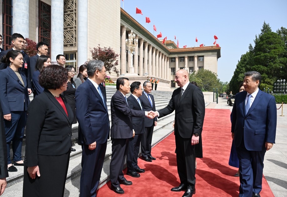 Prezidentin Pekində rəsmi qarşılanma mərasimi oldu - FOTOLAR (YENİLƏNİB)