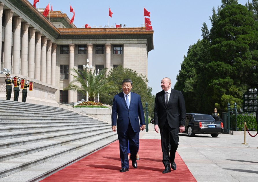 Prezidentin Pekində rəsmi qarşılanma mərasimi oldu - FOTOLAR (YENİLƏNİB)