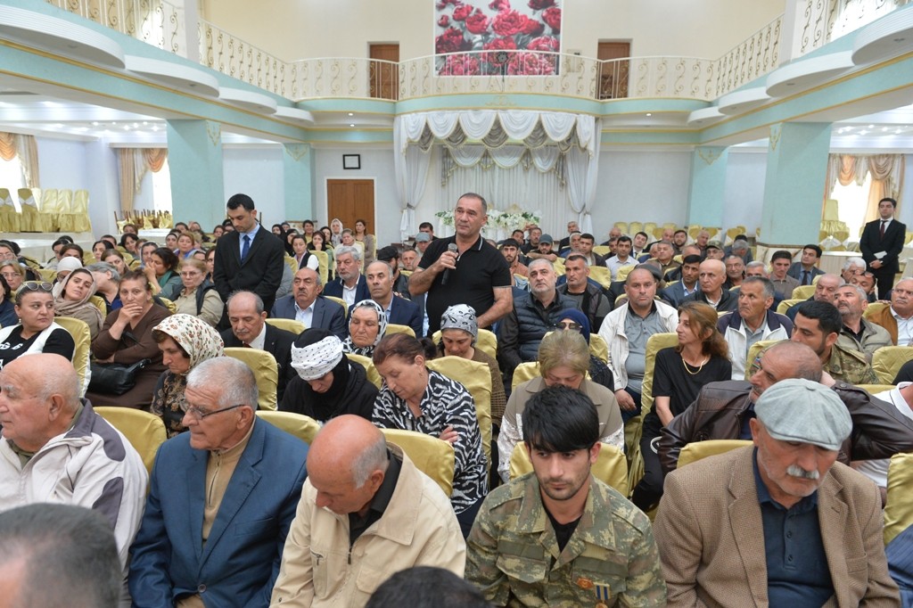 Taleh Qaraşov kənd sakinlərinin problemlərini dinlədi - FOTOLAR