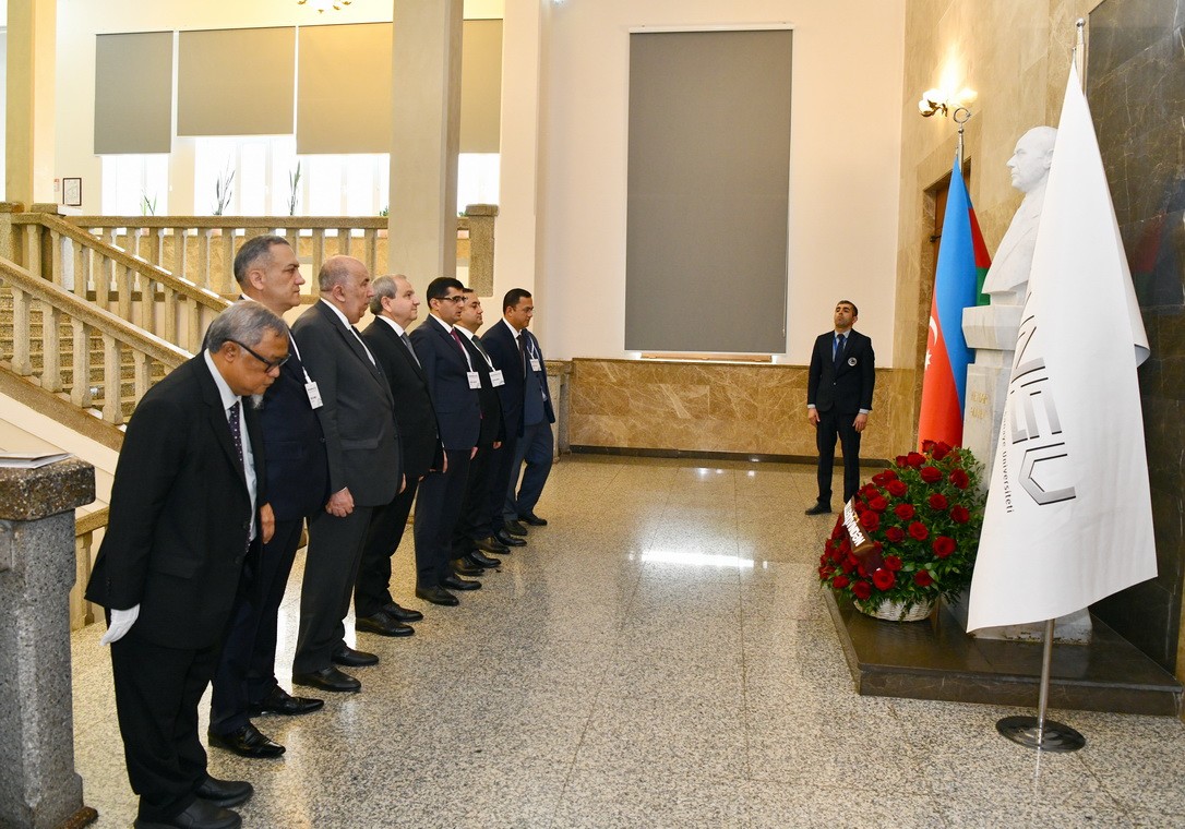 ADNSU-da beynəlxalq elmi konfrans keçirilir - FOTOLAR