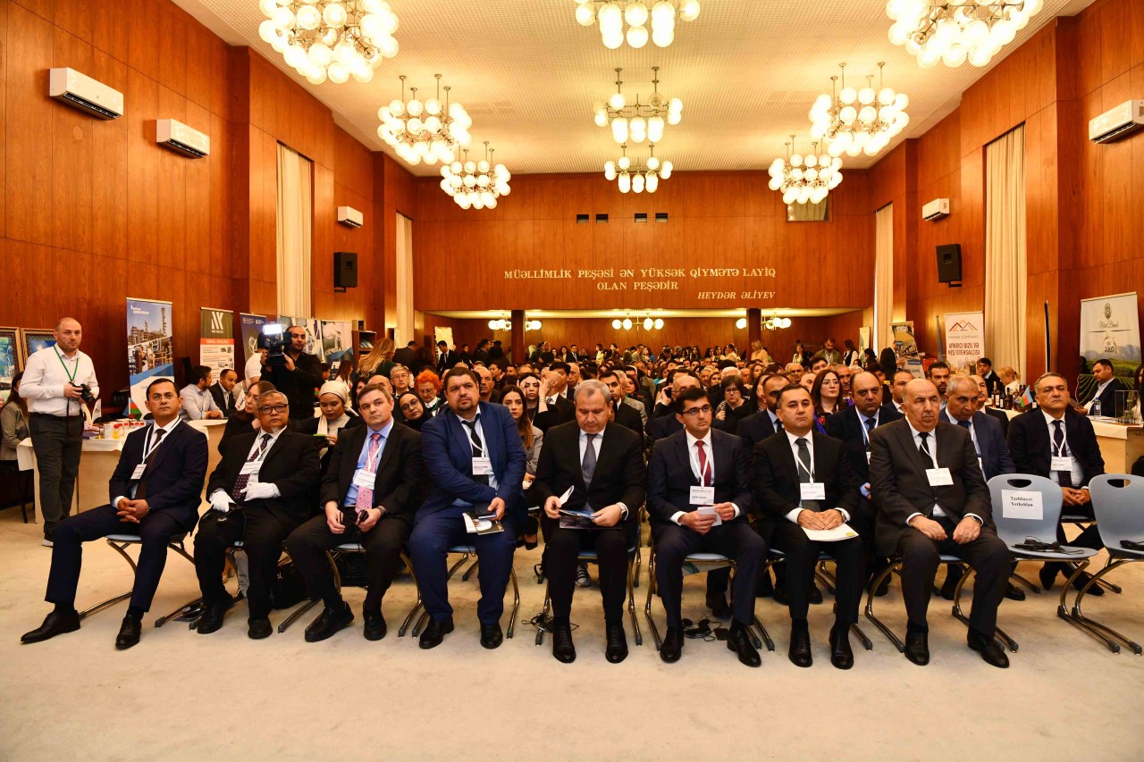ADNSU-da beynəlxalq elmi konfrans keçirilir - FOTOLAR