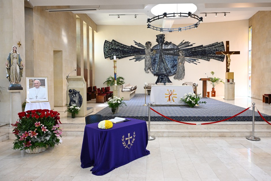 İlham Əliyev və xanımı Bakıdakı Müqəddəs Məryəm Ana kilsəsində - FOTOLAR