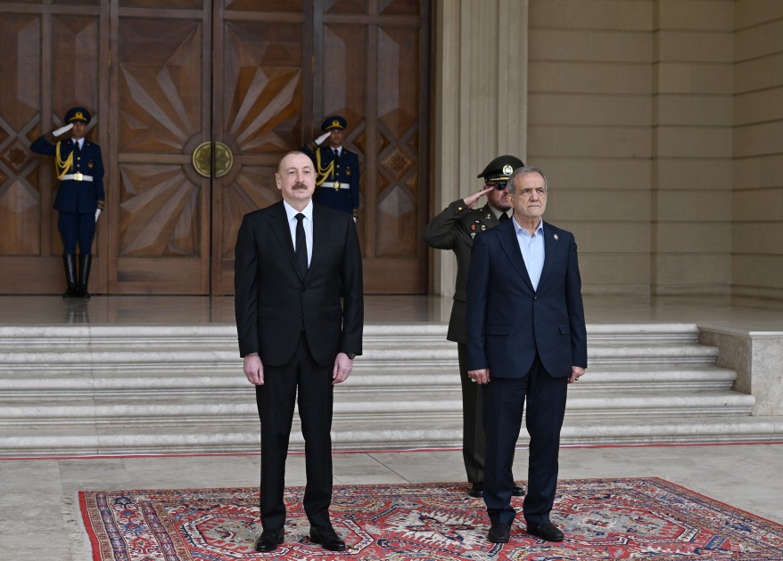 İlham Əliyev Pezeşkianı qarşıladı - FOTOLAR+VİDEO