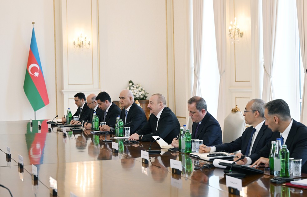 İlham Əliyev və Pezeşkianın geniş tərkibdə görüşü olub - YENİLƏNİB (FOTOLAR)