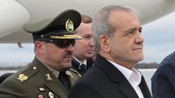 İran liderinin arxasında dayanan şəxs kimdir? - FOTOLAR