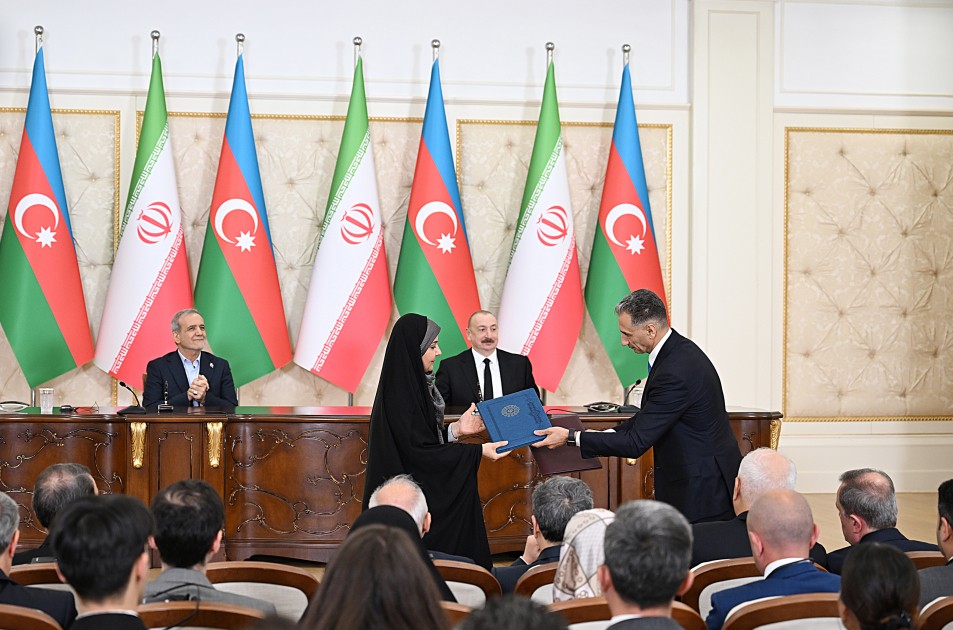 İlham Əliyevlə Pezeşkian Birgə Bəyanat imzaladılar - FOTOLAR