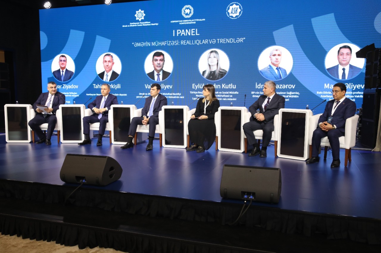 “Rəqəmsallaşma və süni intellektin iş yerlərinə təsiri” mövzusunda konfrans keçirilib - FOTOLAR