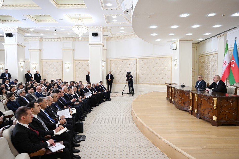 Prezidentlər mətbuata birgə bəyanatlarla çıxış etdilər - FOTOLAR (YENİLƏNİB)