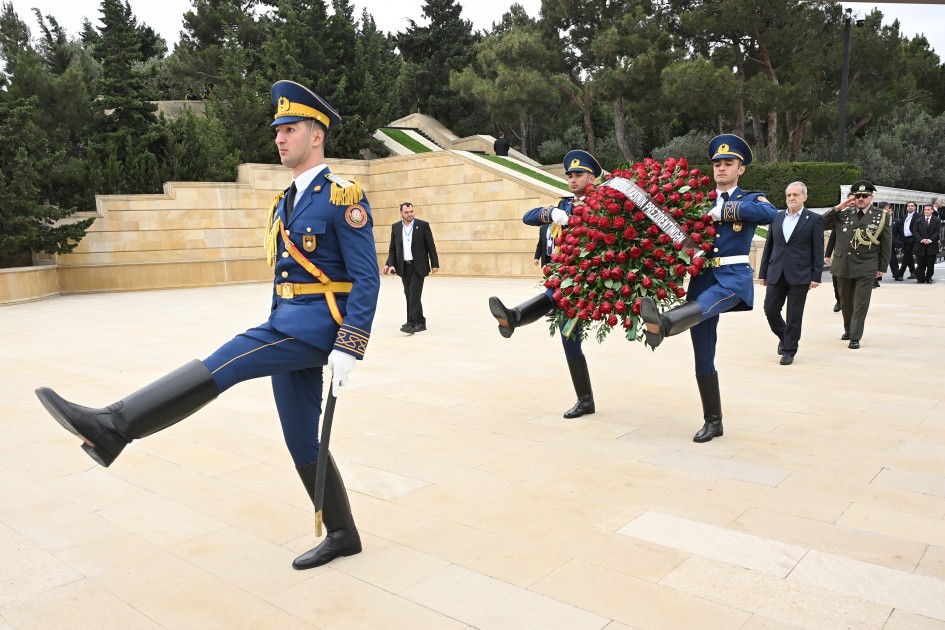 Pezeşkian Bakıda Şəhidlər xiyabanını ziyarət etdi - FOTOLAR