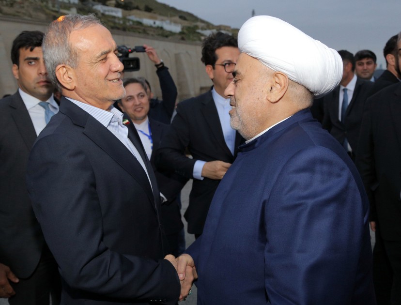 Pezeşkian Bibiheybət məscidini ziyarət etdi - FOTOLAR