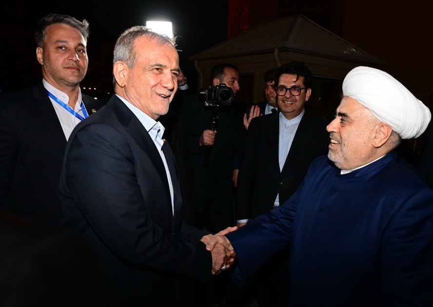 Pezeşkian Bibiheybət məscidini ziyarət etdi - FOTOLAR