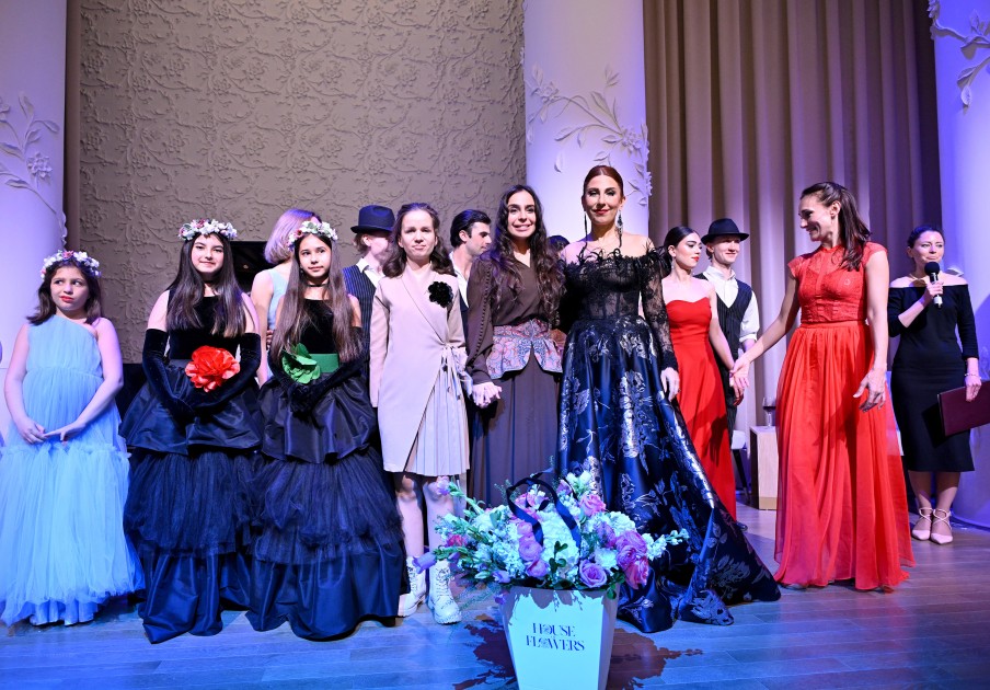 Leyla Əliyeva şeirlərinə bəstələnmiş mahnıları dinlədi - FOTOLAR