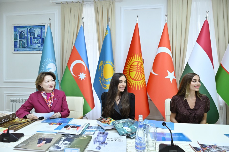 Leyla və Arzu Əliyeva Türk Mədəniyyəti və İrsi Fondunu ziyarət ediblər - FOTOLAR