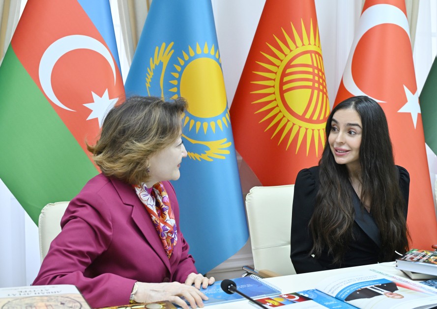Leyla və Arzu Əliyeva Türk Mədəniyyəti və İrsi Fondunu ziyarət ediblər - FOTOLAR