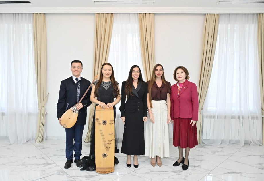 Leyla və Arzu Əliyeva Türk Mədəniyyəti və İrsi Fondunu ziyarət ediblər - FOTOLAR