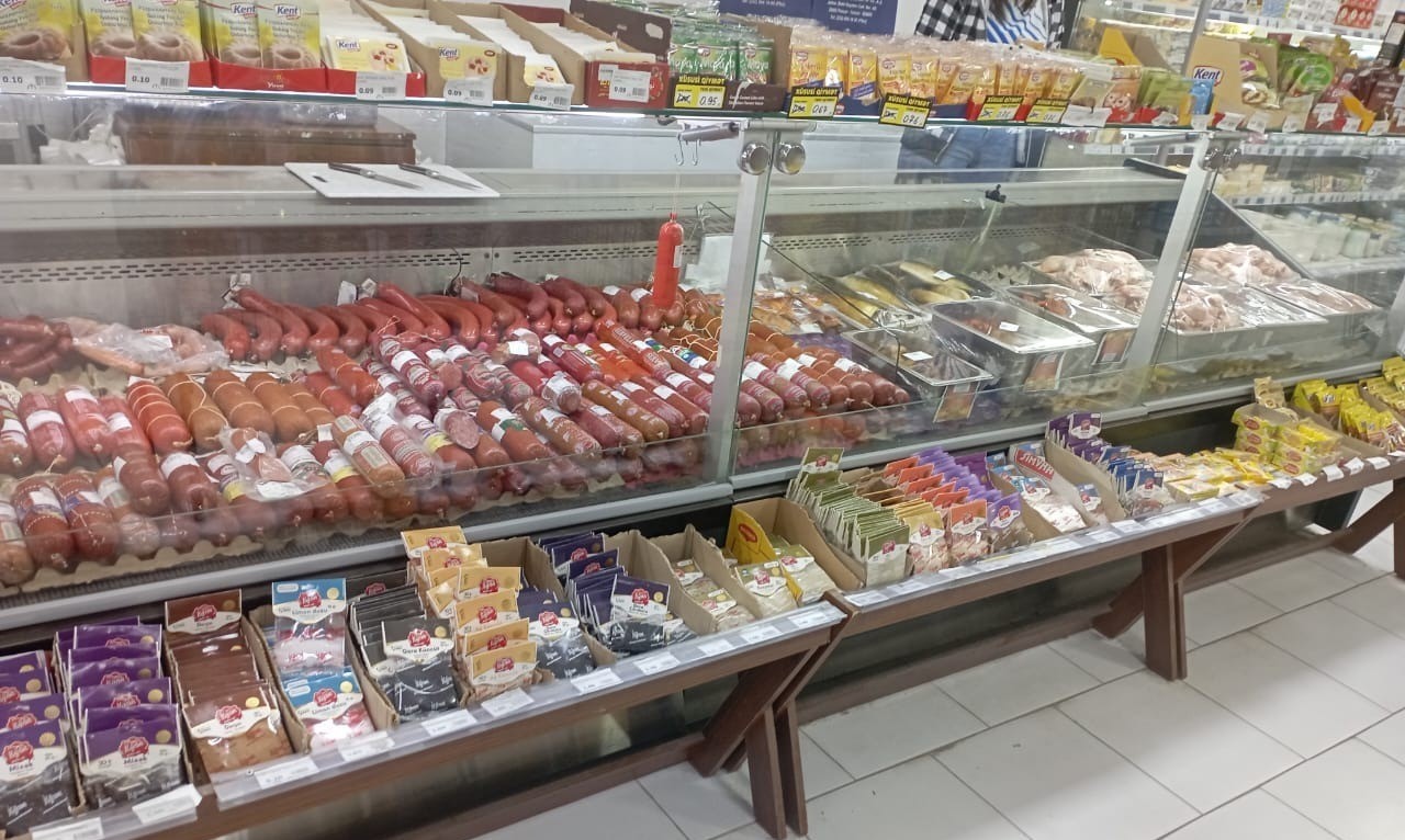 “Qədiroğlu” marketdə yararsız məhsullar aşkarlandı - FOTOLAR