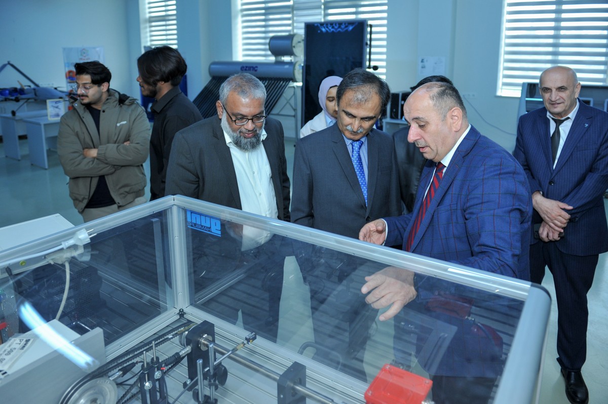 BMU ilə Pakistan universiteti arasında əməkdaşlıq müzakirə edilib - FOTOLAR