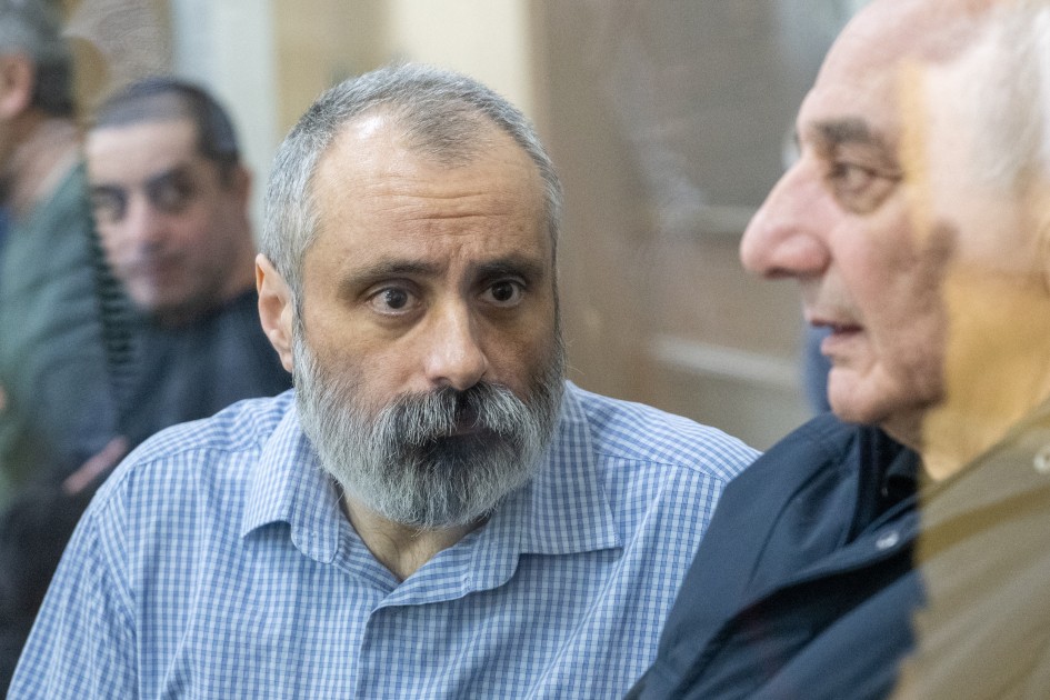 Əsgərlərimizin üzərinə benzin töküb onları diri-diri yandırıblar - MƏHKƏMƏ (FOTOLAR)