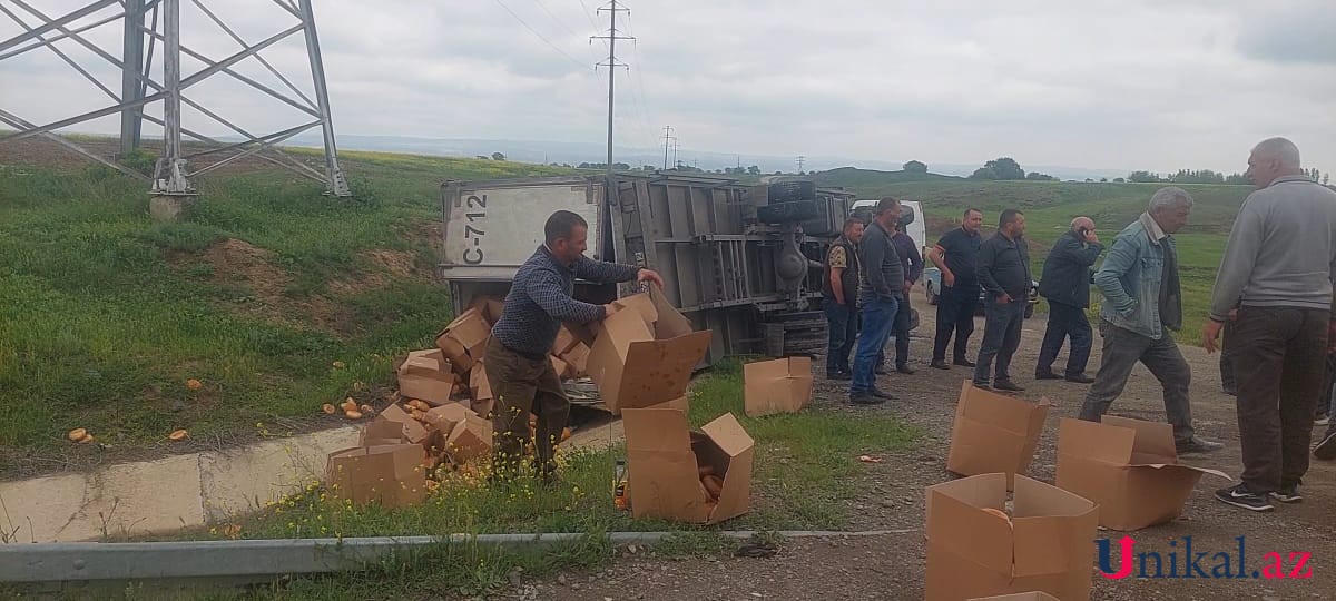 Ağstafada iki yük maşını toqquşdu - FOTOLAR